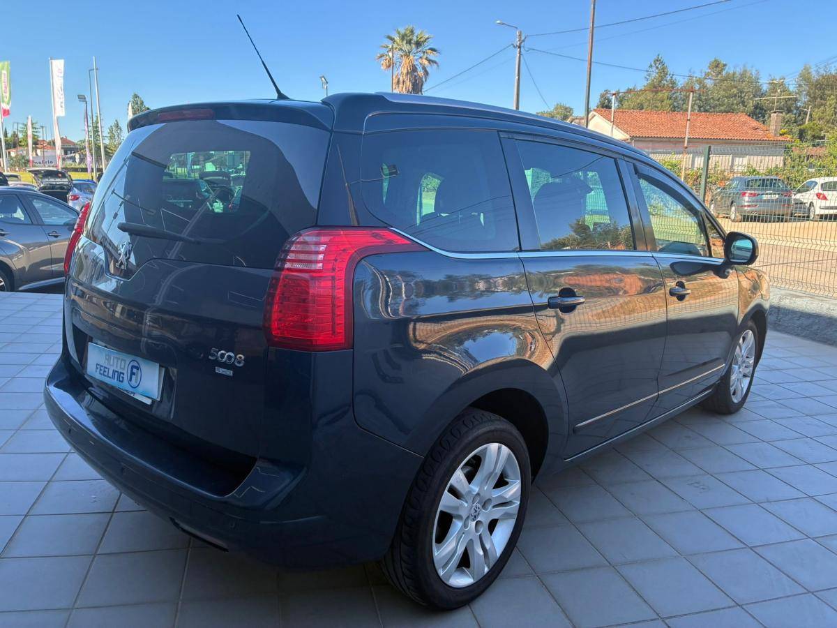 peugeot-5008-2012-diesel-1560cc