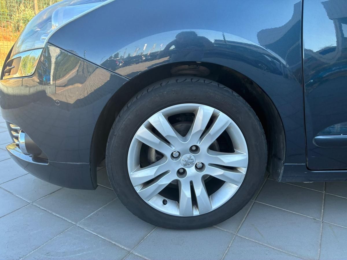 peugeot-5008-2012-diesel-1560cc