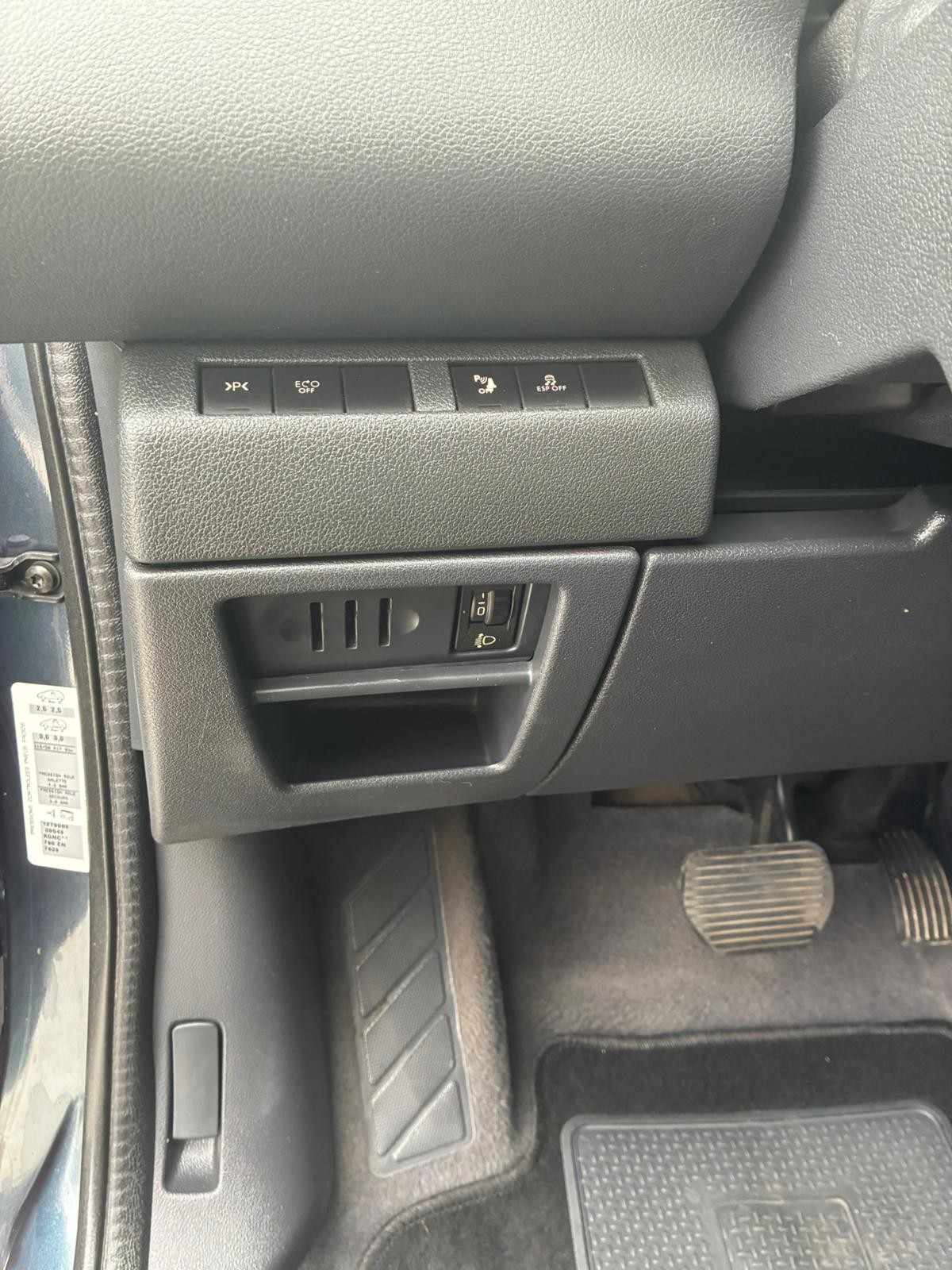 peugeot-5008-2012-diesel-1560cc