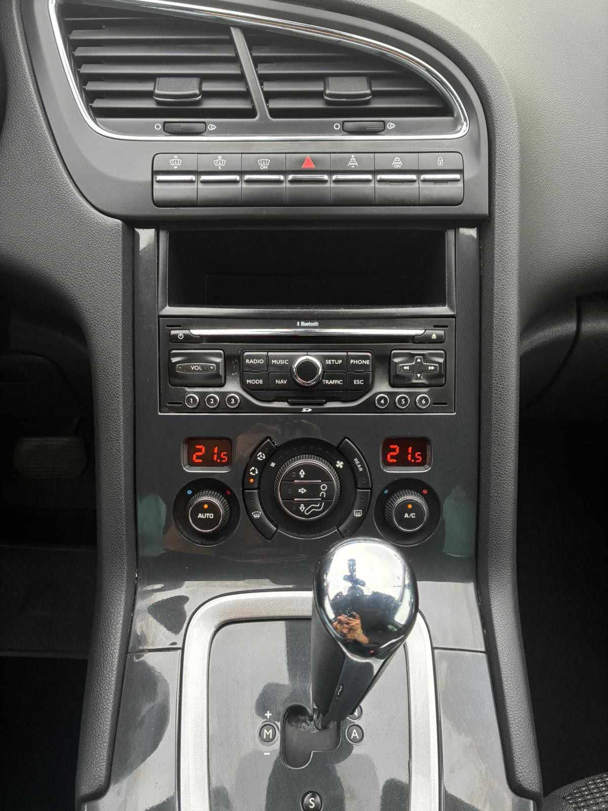 peugeot-5008-2012-diesel-1560cc