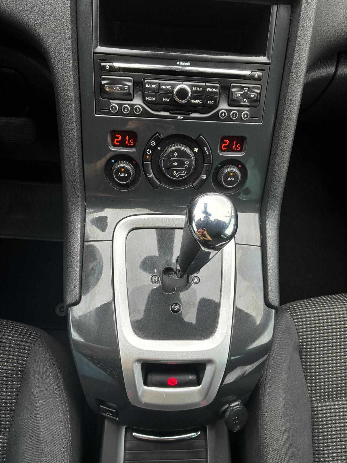 peugeot-5008-2012-diesel-1560cc