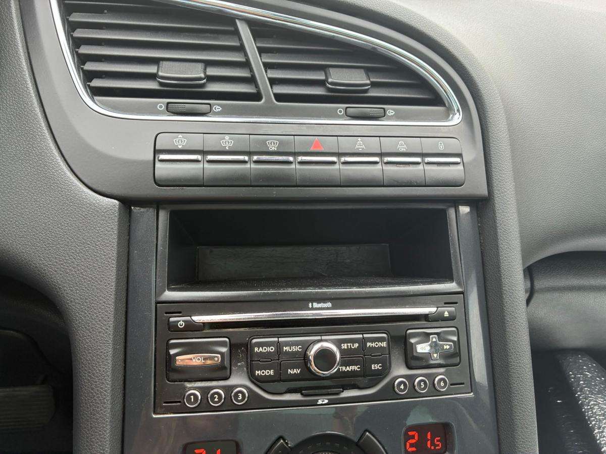 peugeot-5008-2012-diesel-1560cc