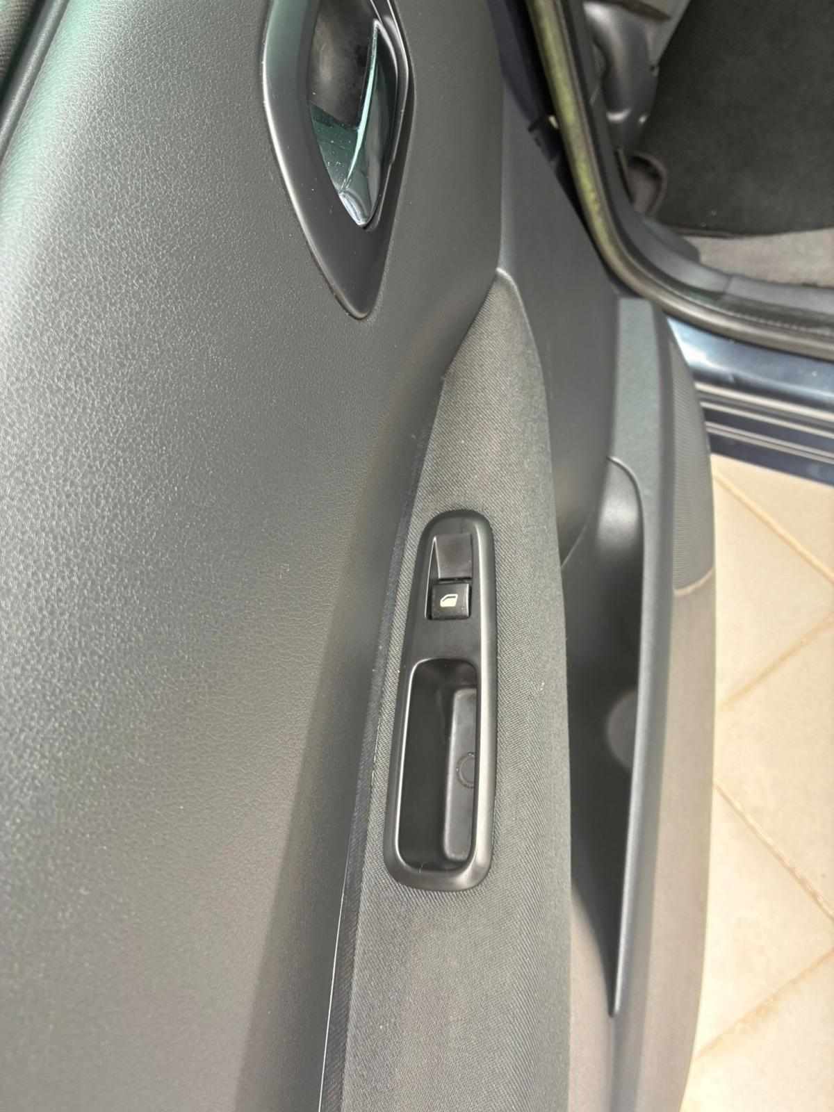 peugeot-5008-2012-diesel-1560cc