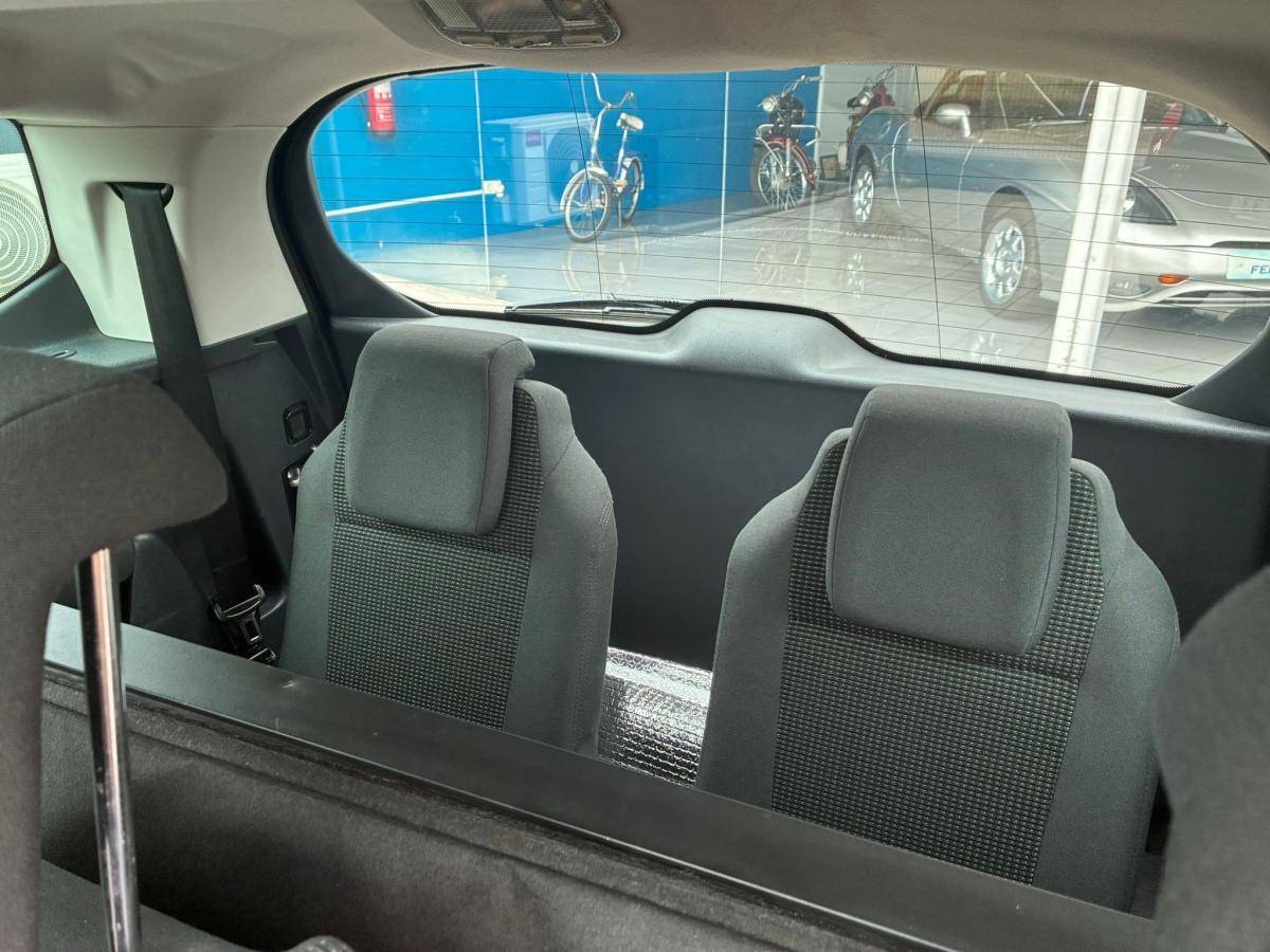 peugeot-5008-2012-diesel-1560cc