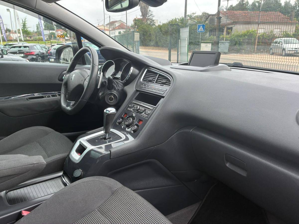 peugeot-5008-2012-diesel-1560cc
