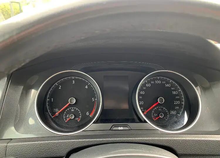 volkswagen-golf-2019-diesel-1598cc