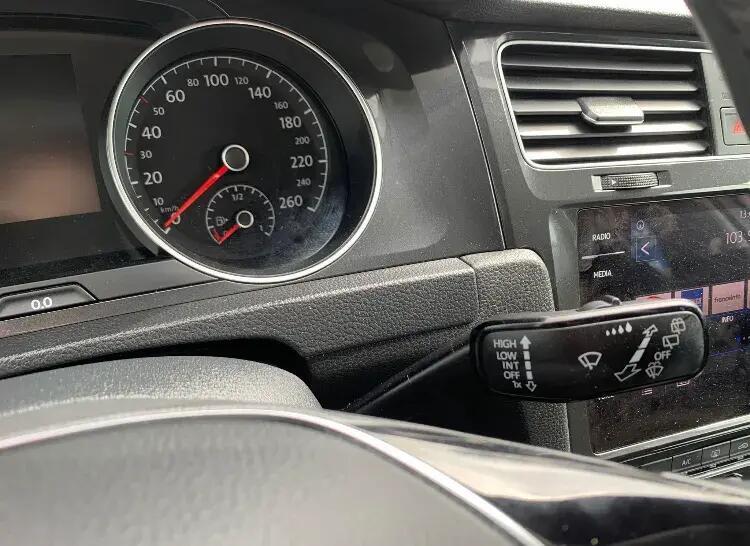 volkswagen-golf-2019-diesel-1598cc