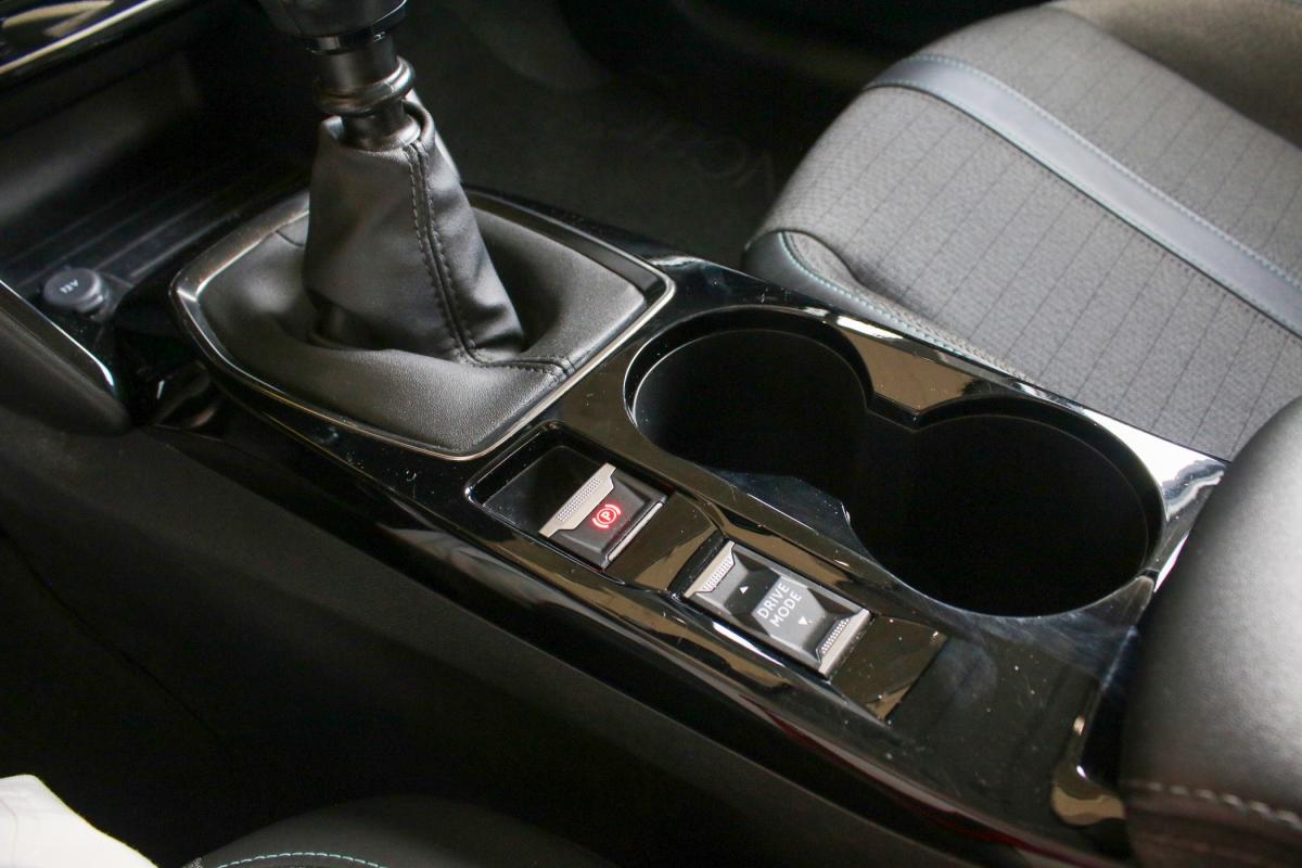 peugeot-208-2023-gasolina-1199cc