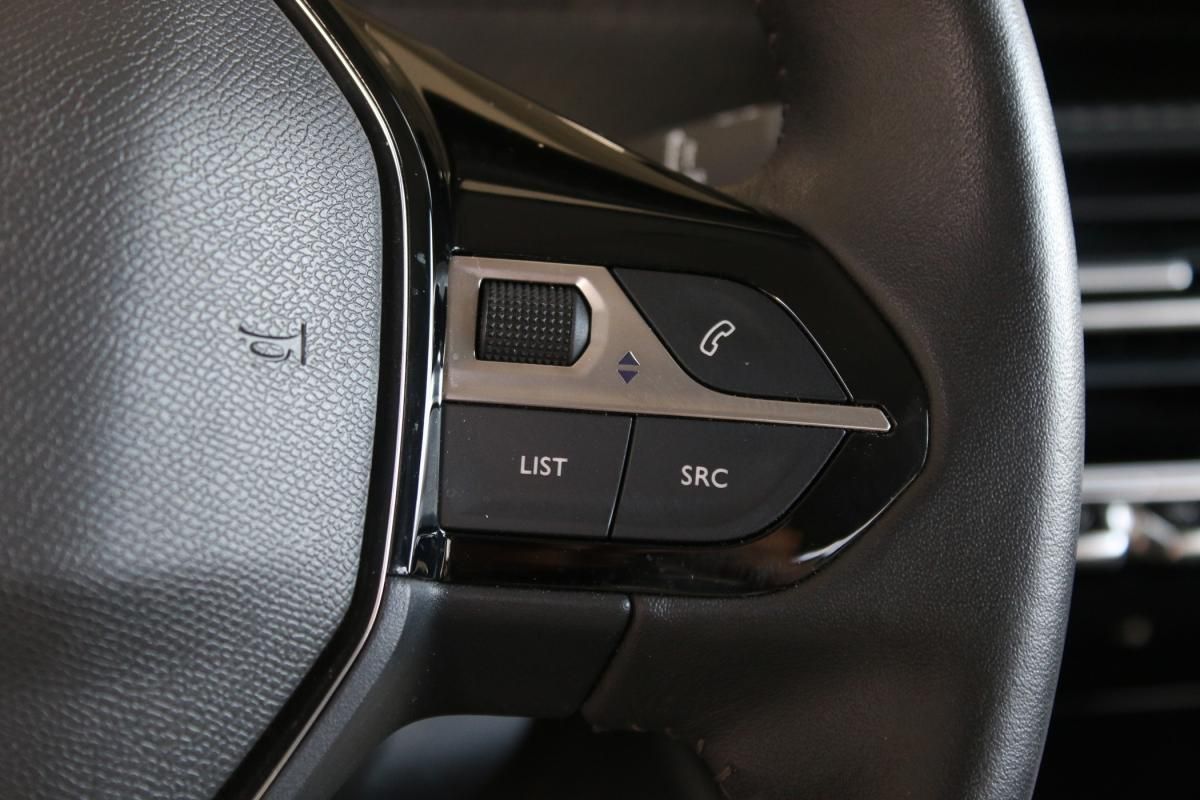 peugeot-208-2023-gasolina-1199cc