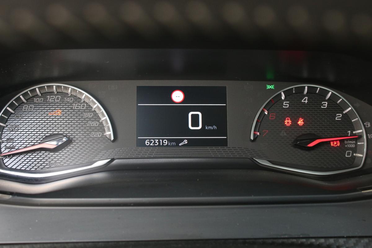 peugeot-208-2023-gasolina-1199cc