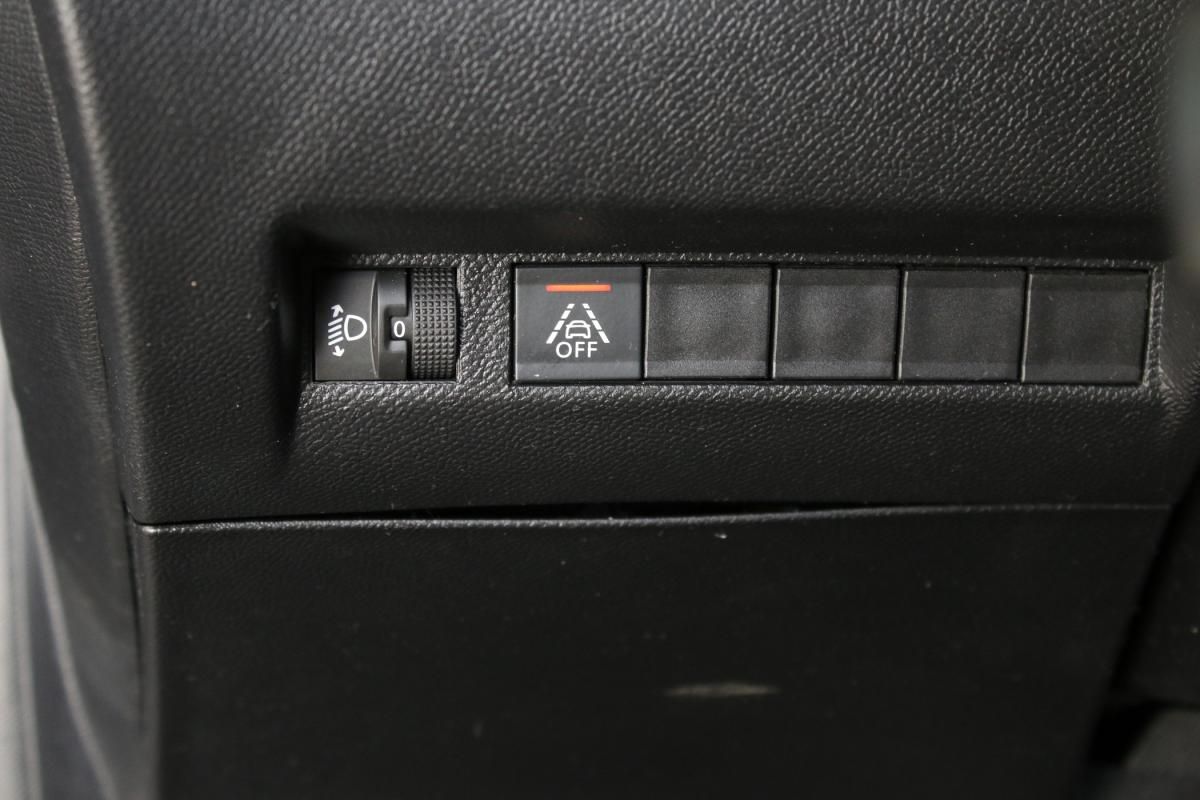 peugeot-208-2023-gasolina-1199cc