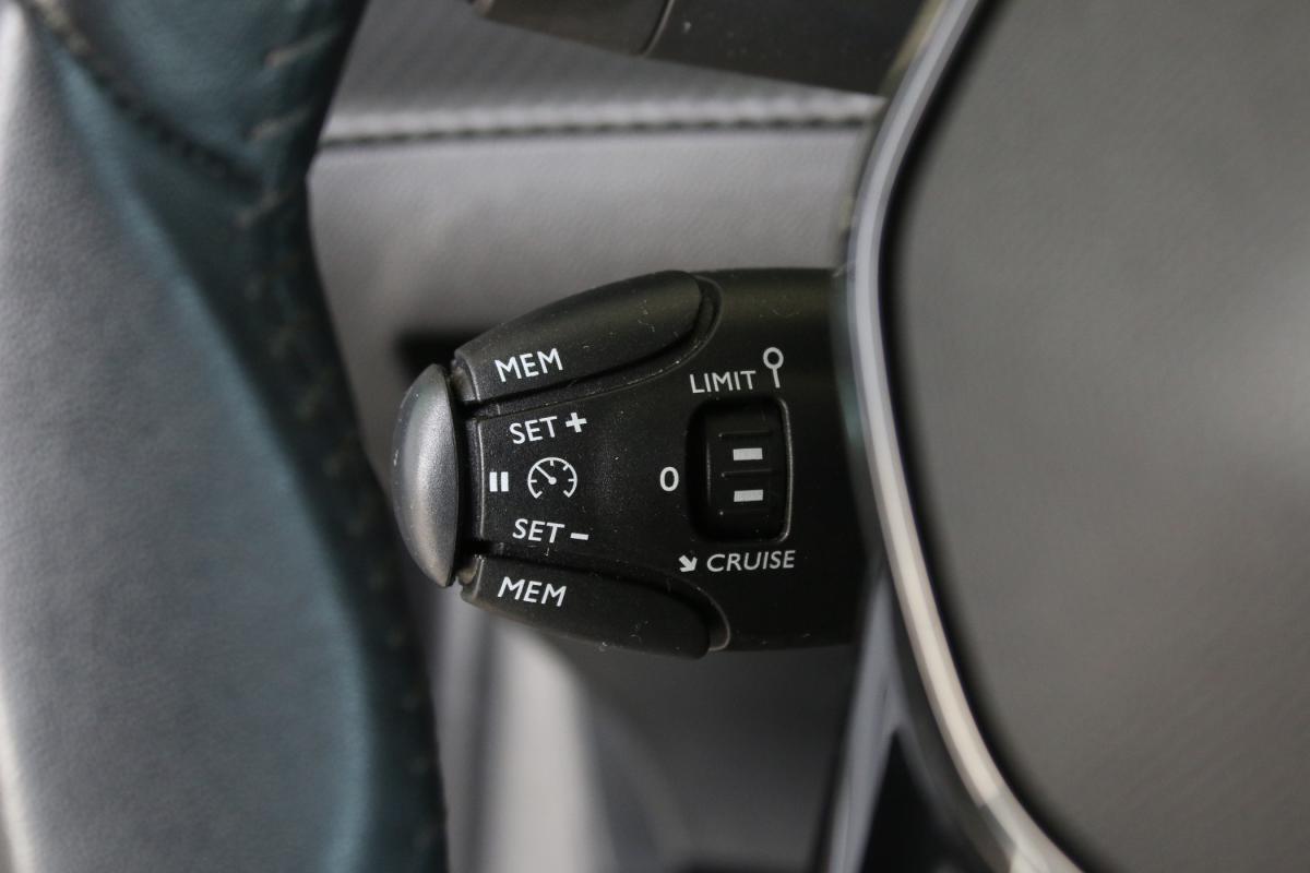 peugeot-208-2023-gasolina-1199cc