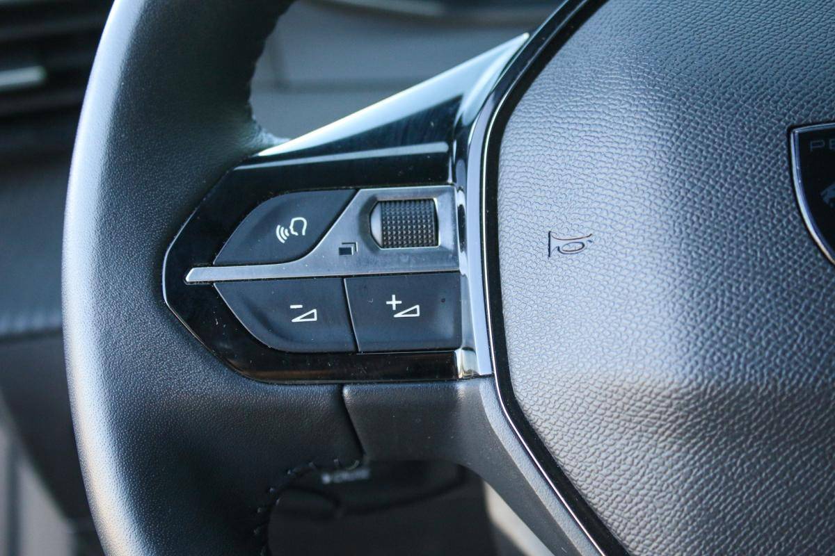 peugeot-2008-2024-gasolina-1199cc