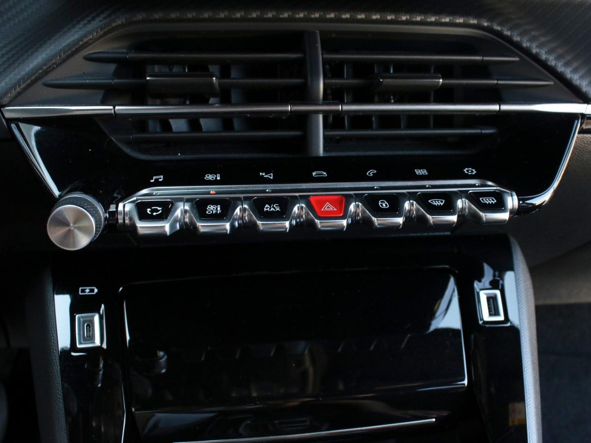 peugeot-2008-2023-gasolina-1199cc