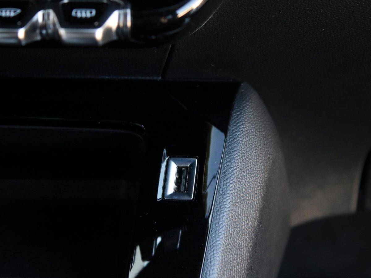peugeot-2008-2023-gasolina-1199cc