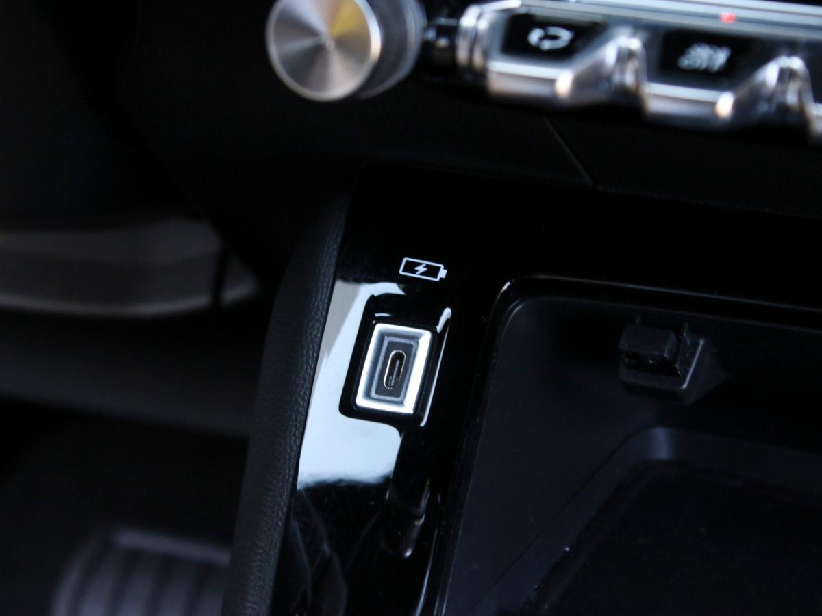 peugeot-2008-2023-gasolina-1199cc