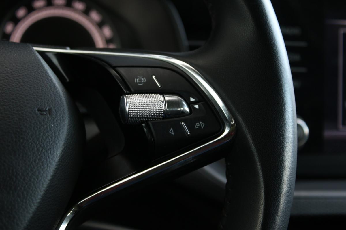skoda-scala-2023-gasolina-999cc