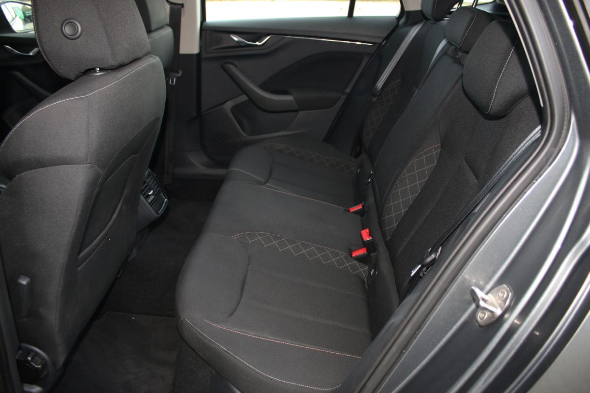 skoda-scala-2023-gasolina-999cc