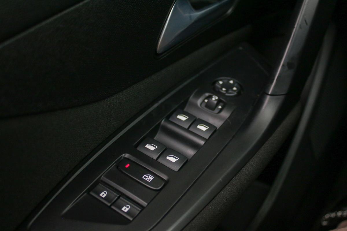 peugeot-308-2022-gasolina-1199cc