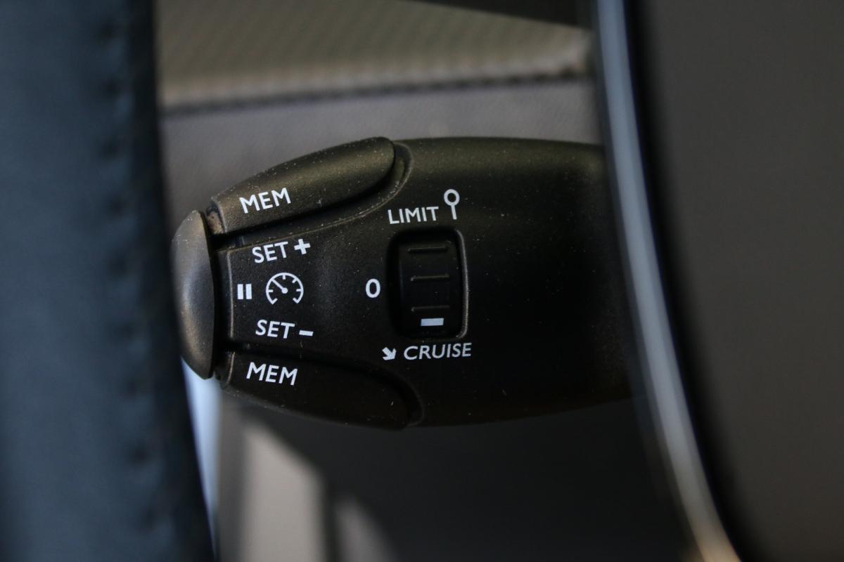peugeot-2008-2024-gasolina-1199cc