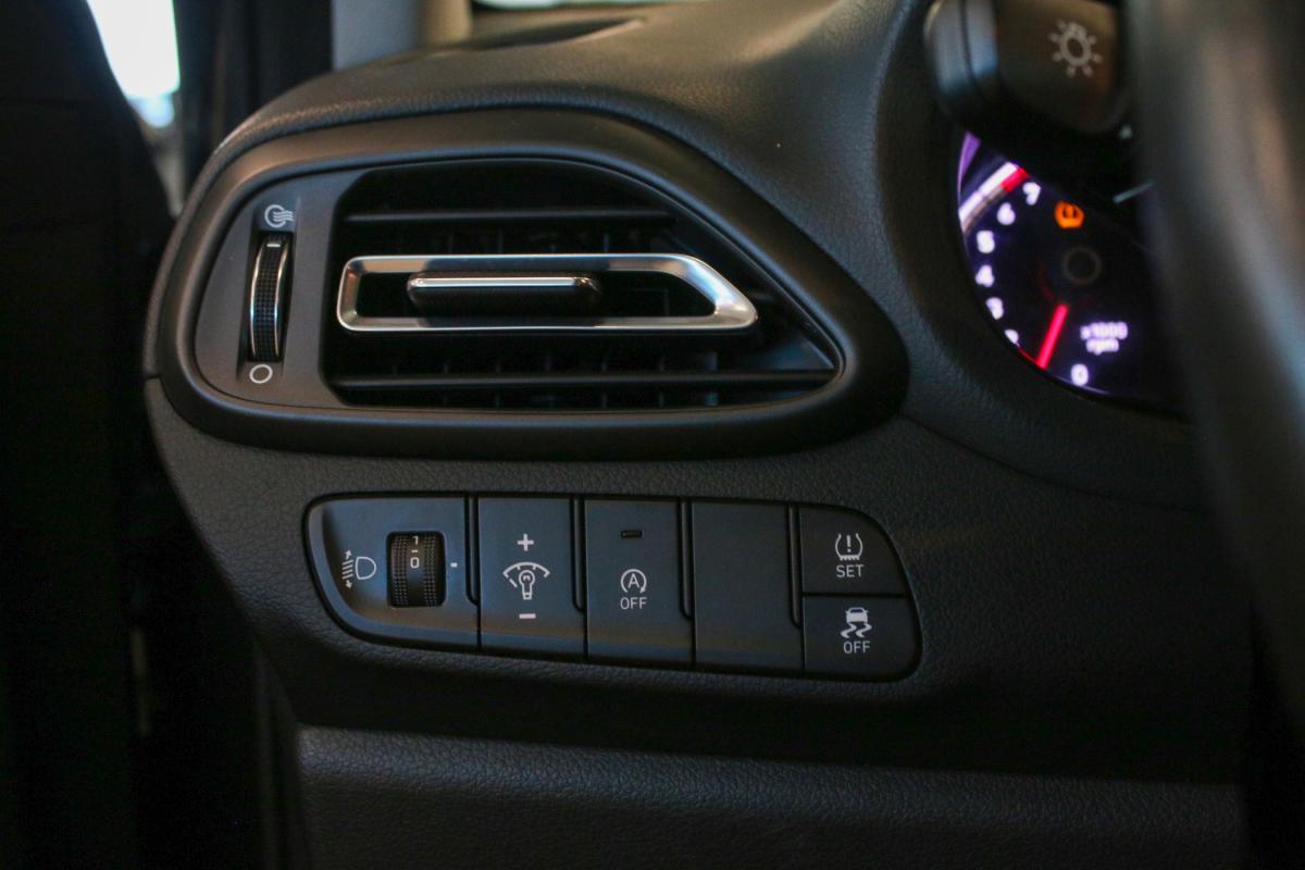 hyundai-i30-2023-gasolina-998cc
