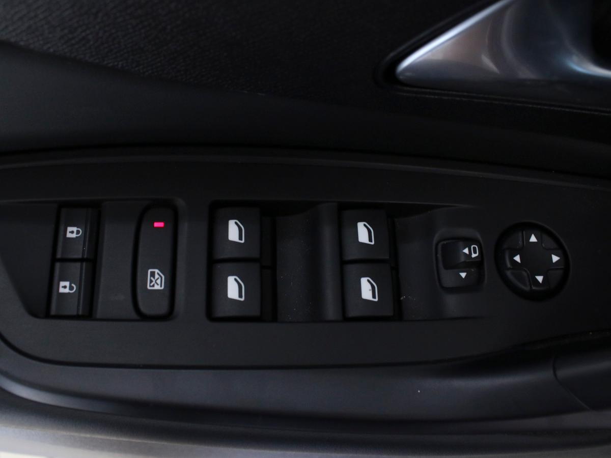 peugeot-308-2023-gasolina-1199cc