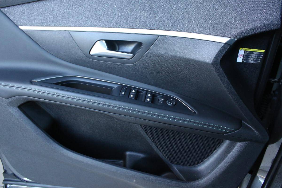 peugeot-5008-2023-gasolina-1199cc