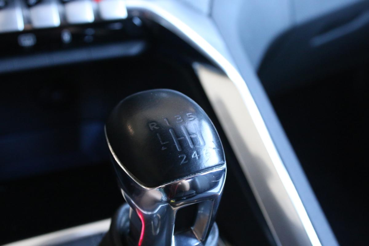 peugeot-5008-2023-gasolina-1199cc