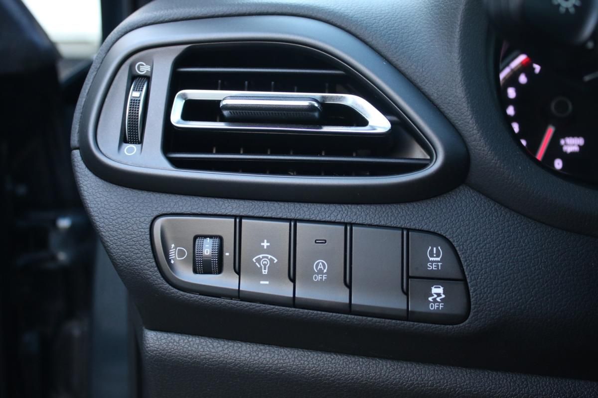 hyundai-i30-2023-gasolina-998cc