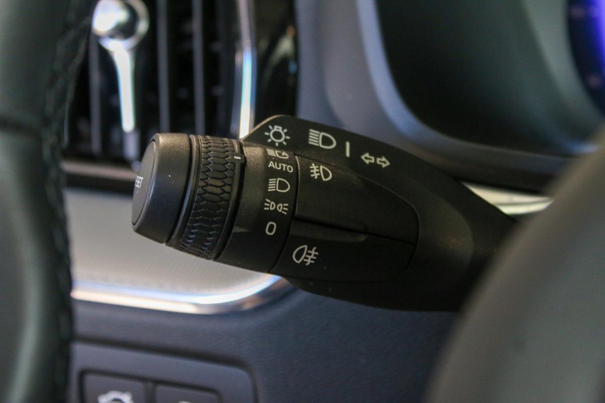 volvo-xc60-2023-hibrido-a-gasolina-1969cc