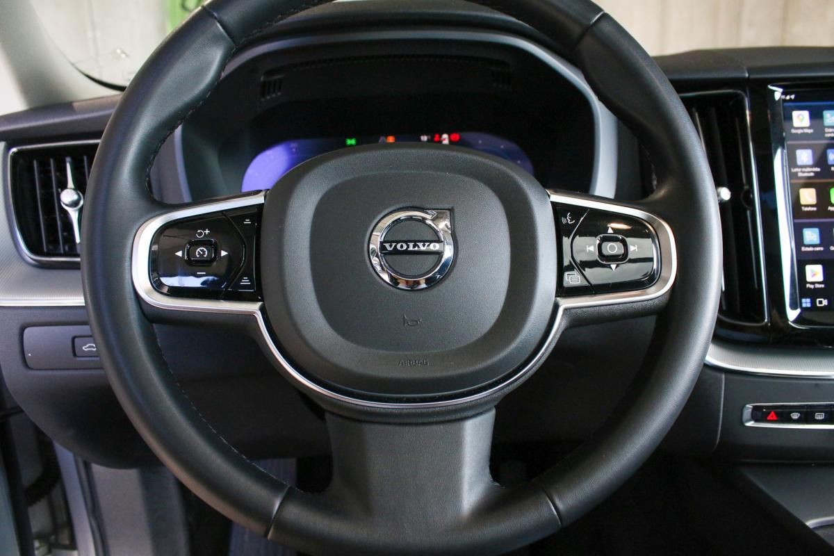 volvo-xc60-2023-hibrido-a-gasolina-1969cc