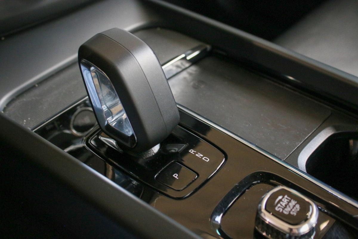 volvo-xc60-2023-hibrido-a-gasolina-1969cc