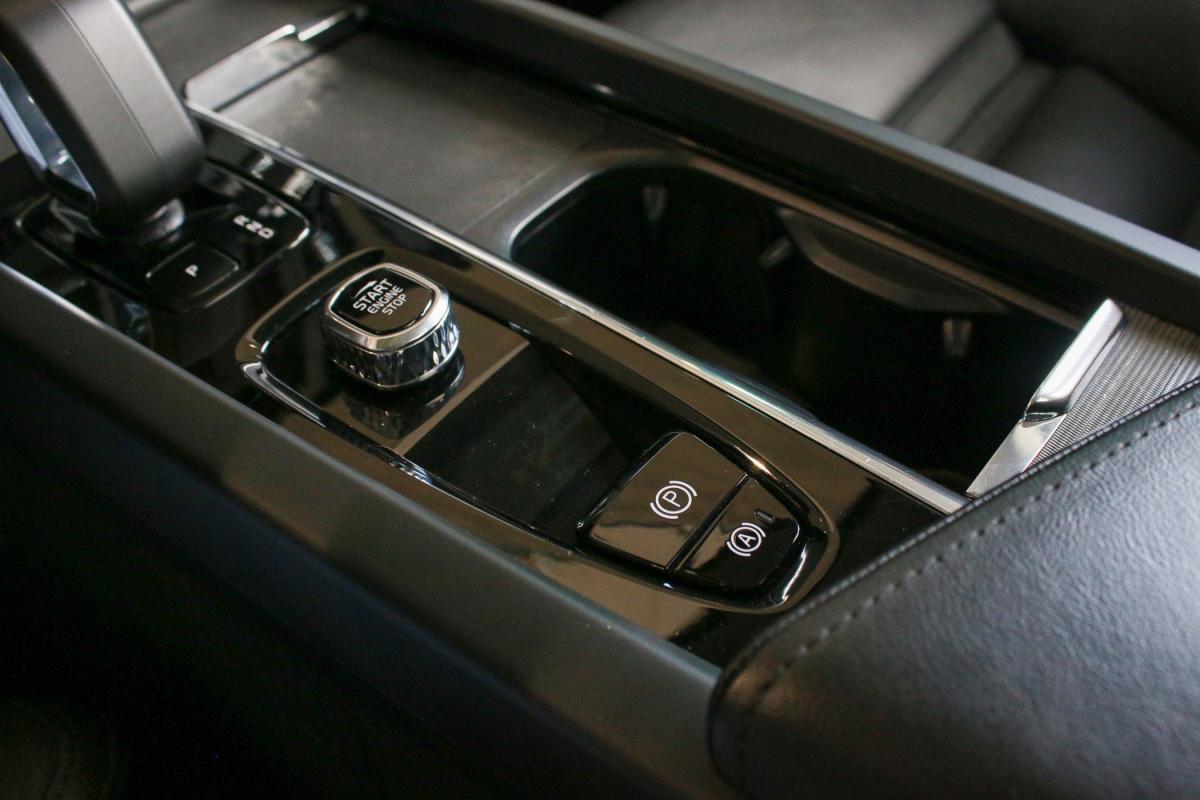 volvo-xc60-2023-hibrido-a-gasolina-1969cc