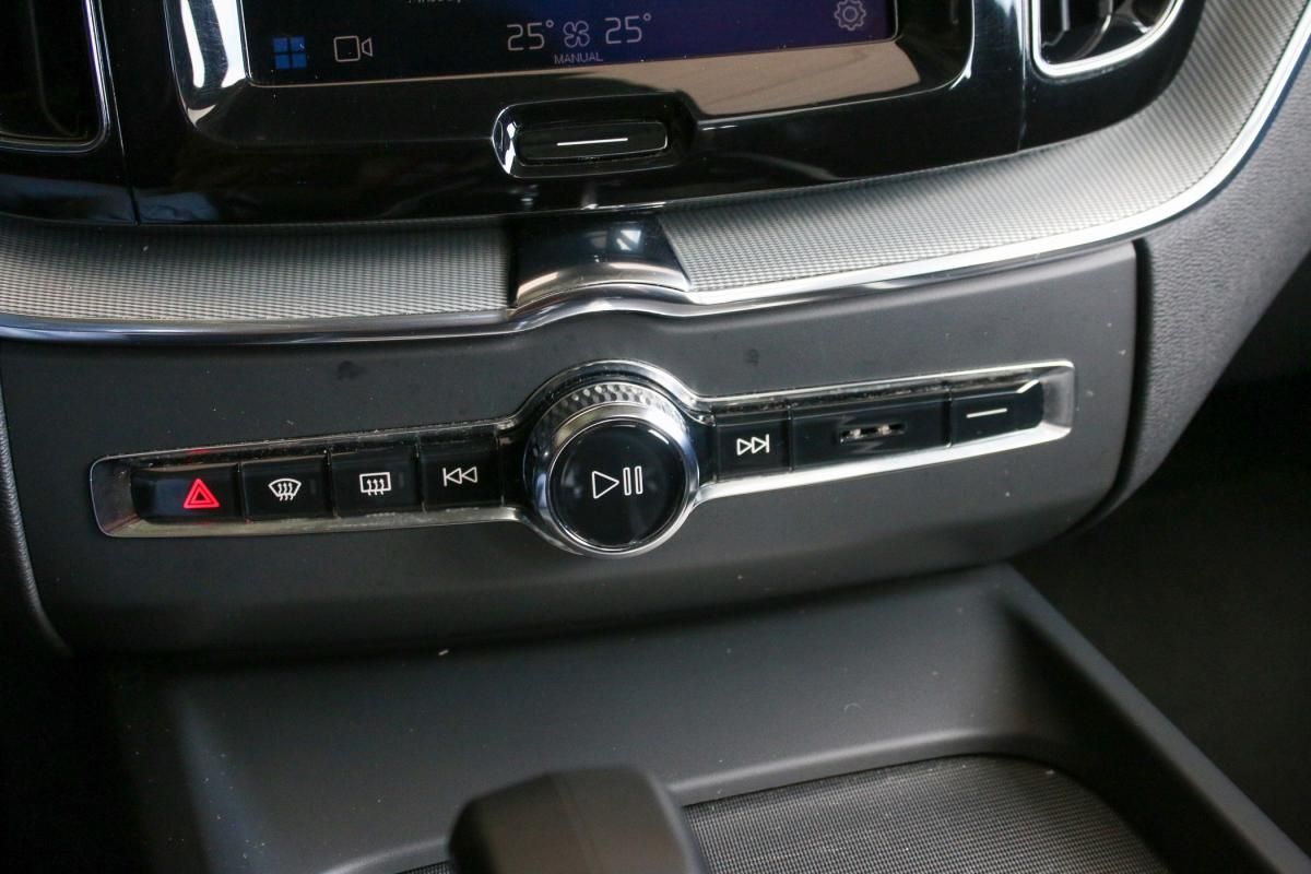volvo-xc60-2023-hibrido-a-gasolina-1969cc