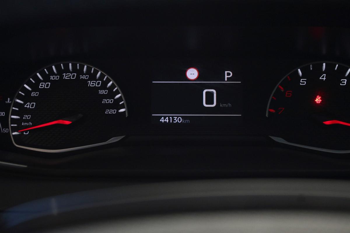 peugeot-208-2023-gasolina-1199cc