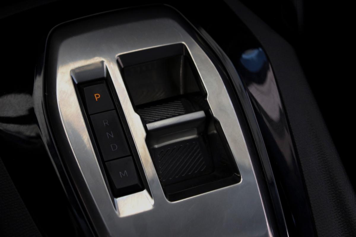peugeot-208-2023-gasolina-1199cc