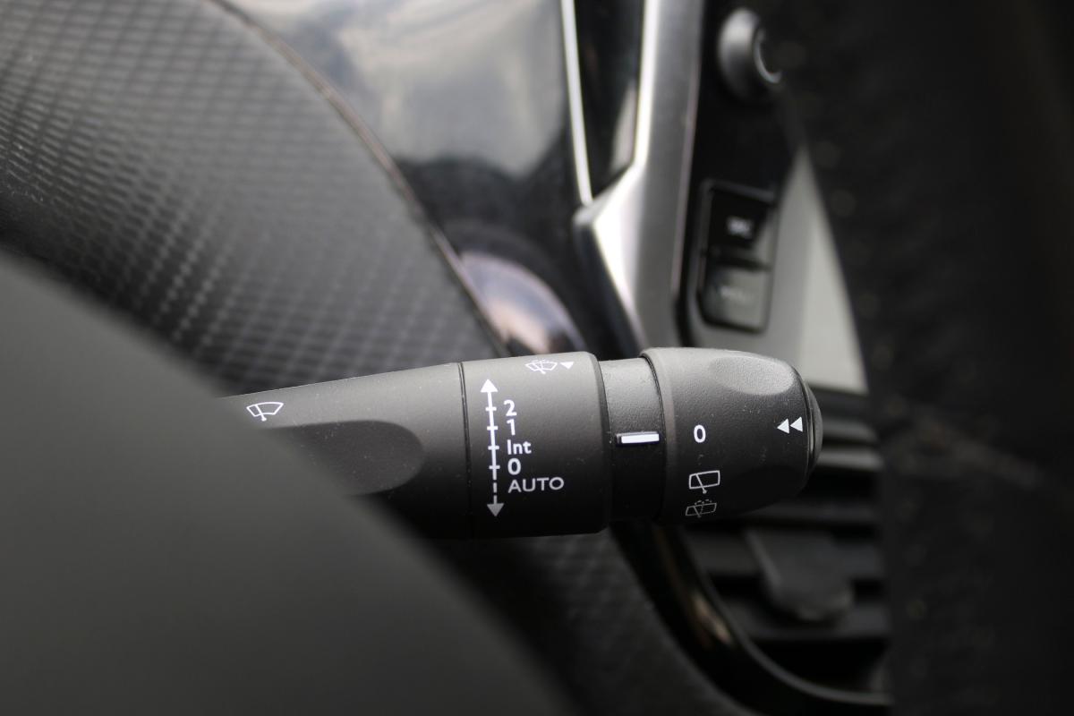 peugeot-208-2017-gasolina-1199cc