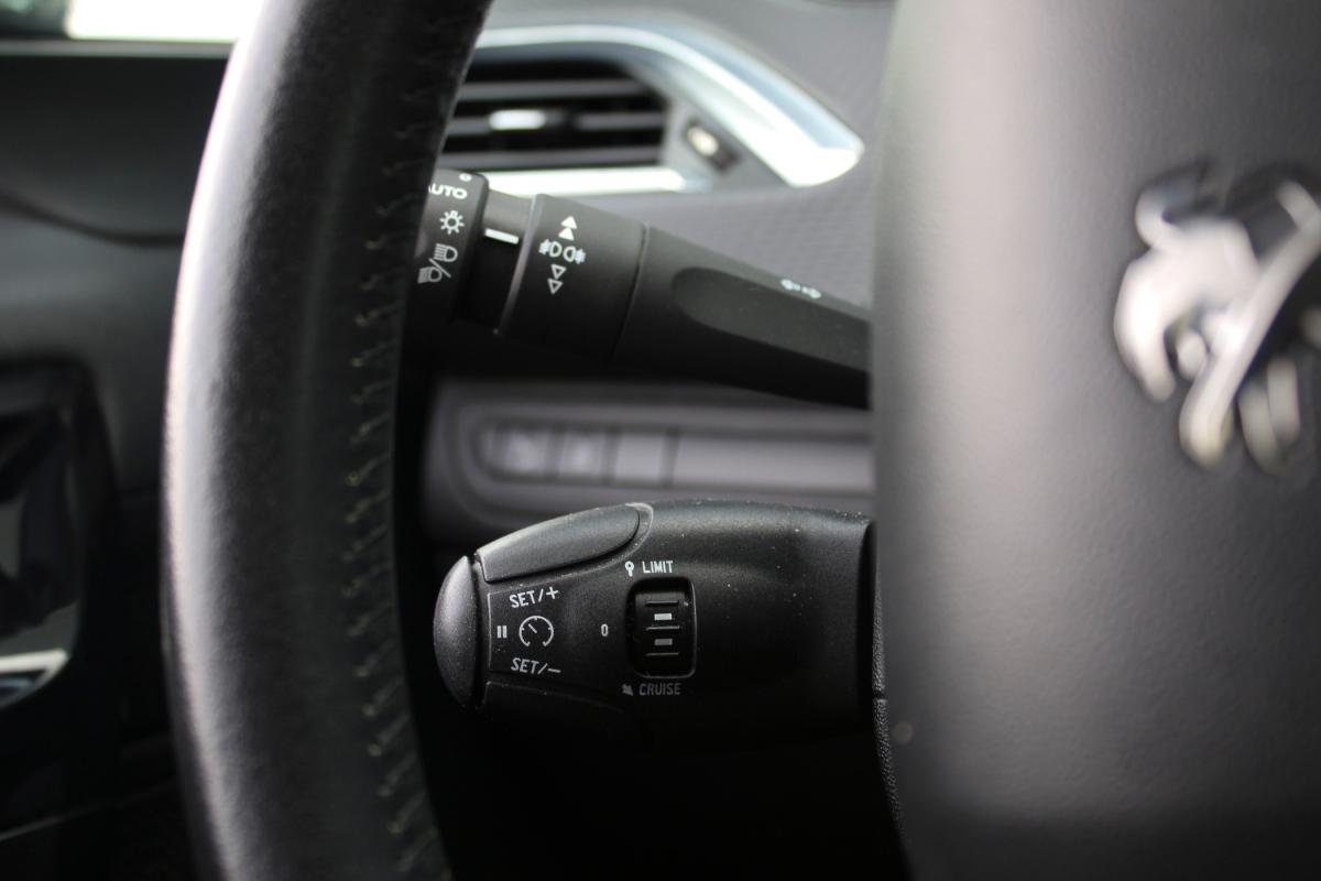 peugeot-208-2017-gasolina-1199cc