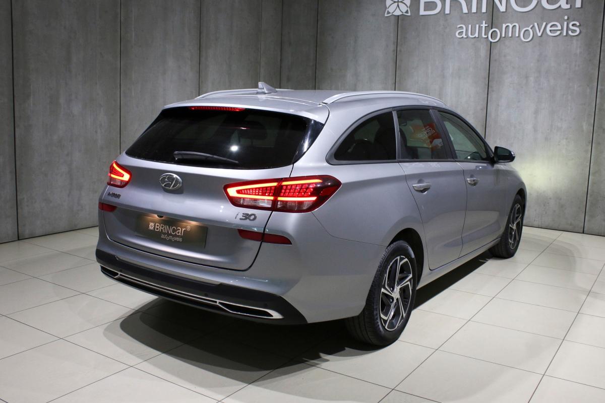 hyundai-i30-sw-2023-gasolina-998cc