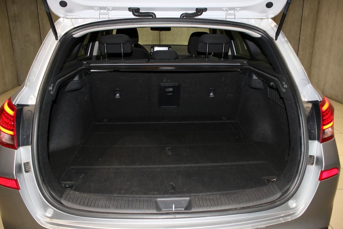 hyundai-i30-sw-2023-gasolina-998cc