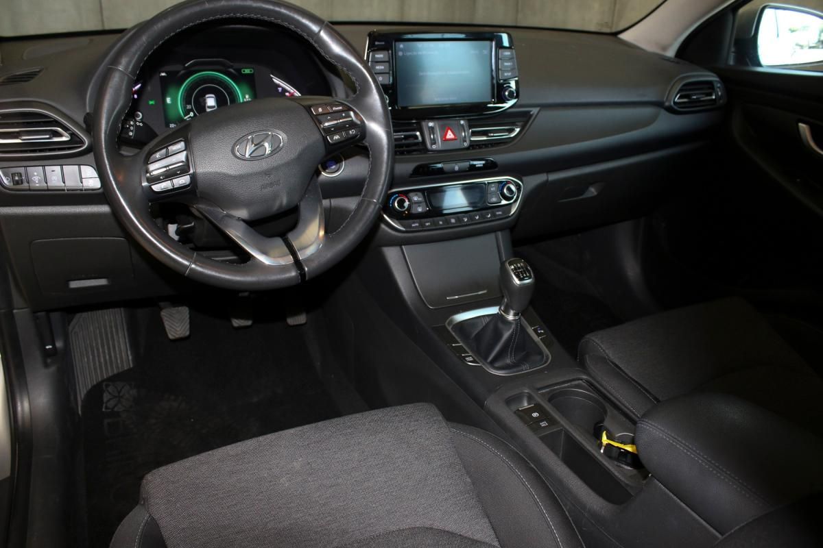 hyundai-i30-sw-2023-gasolina-998cc