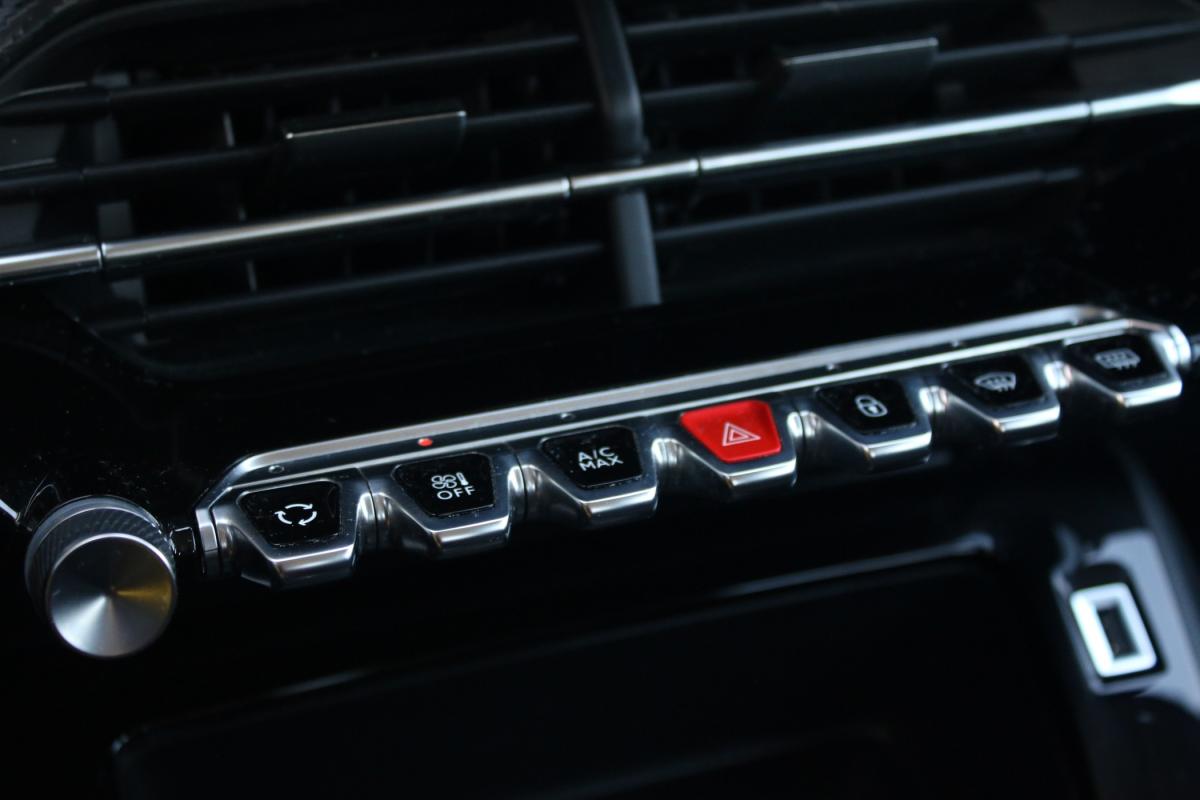 peugeot-208-2022-gasolina-1199cc