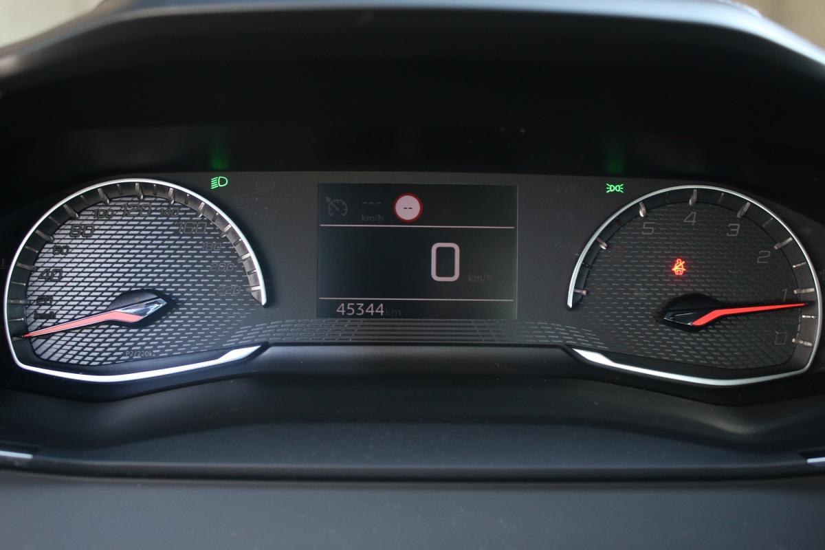 peugeot-208-2022-gasolina-1199cc