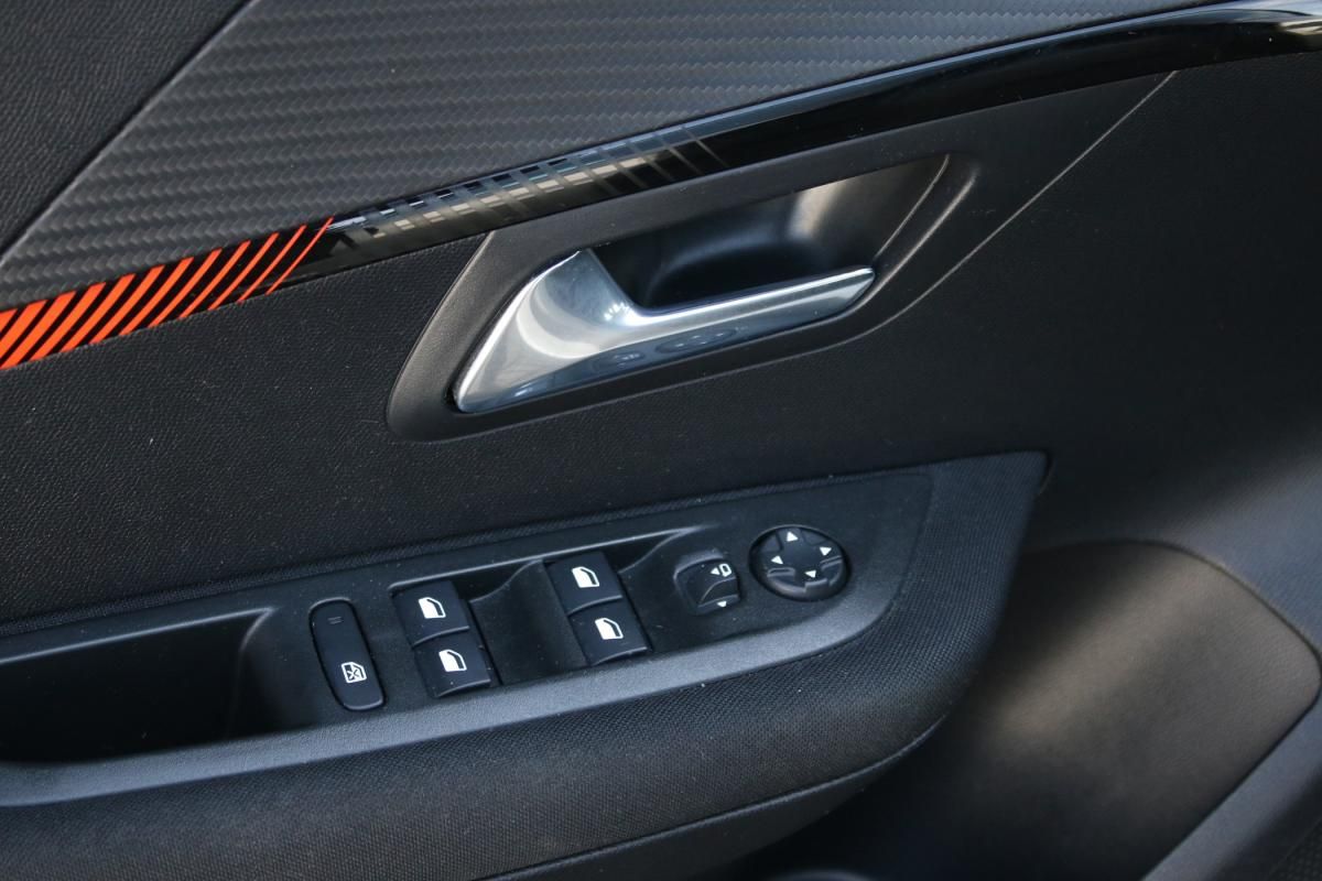 peugeot-208-2022-gasolina-1199cc