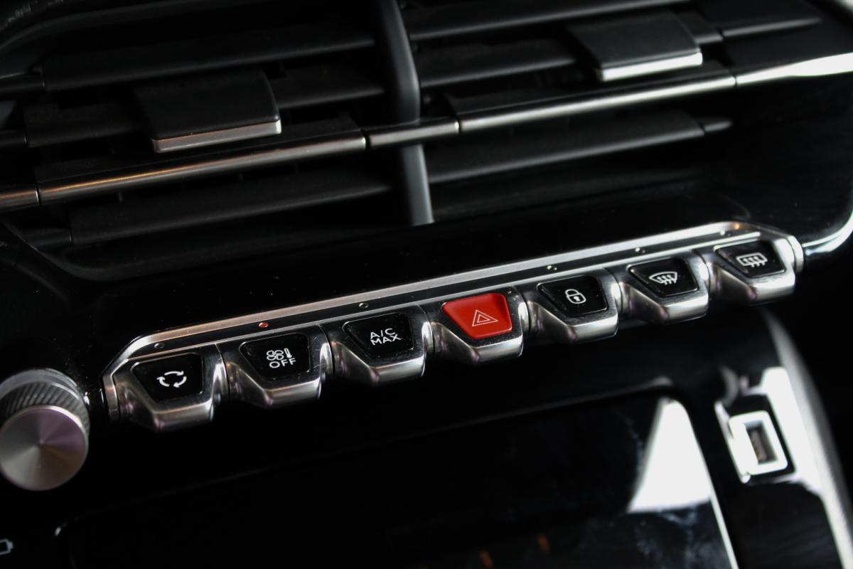 peugeot-208-2023-gasolina-1199cc