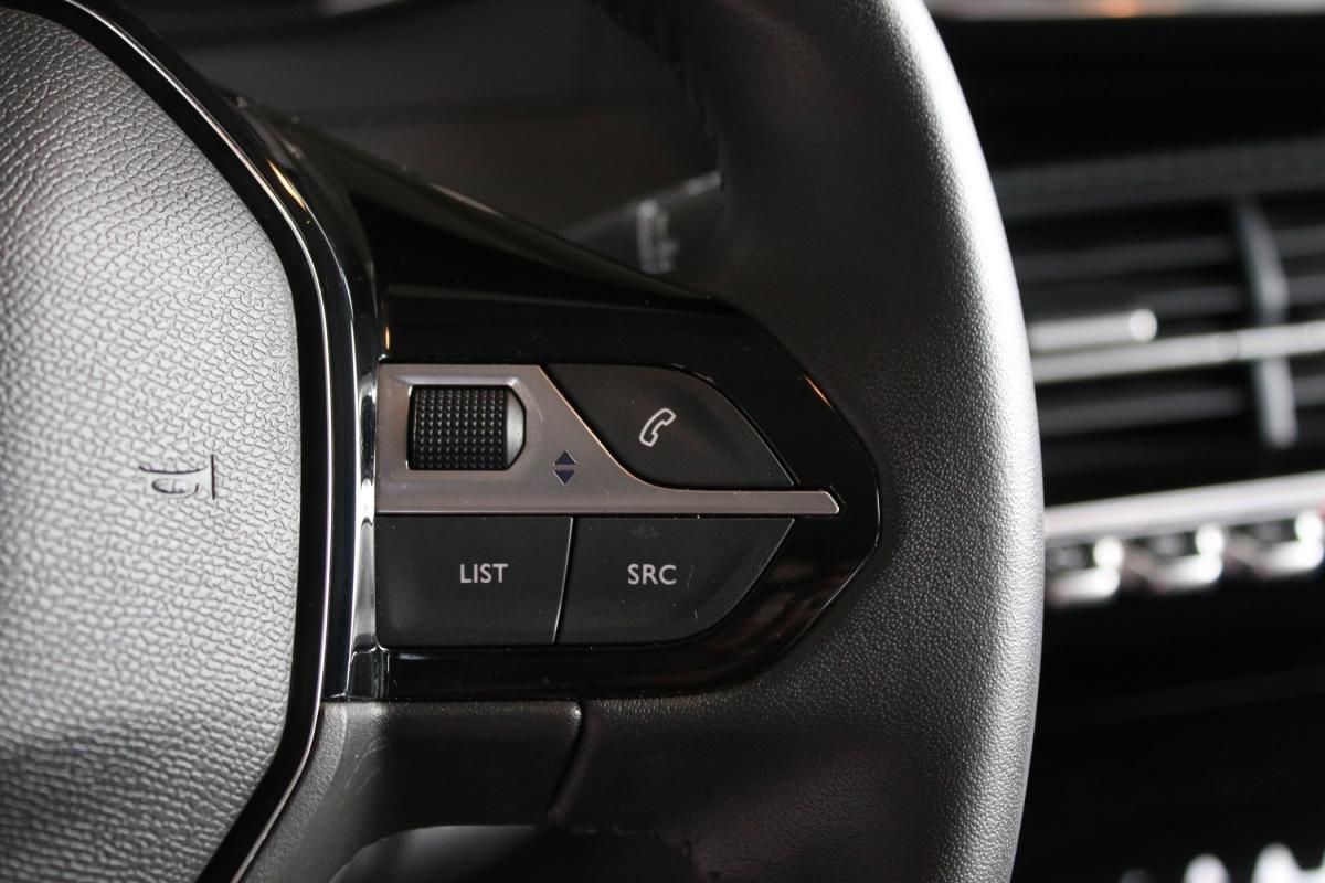 peugeot-208-2023-gasolina-1199cc