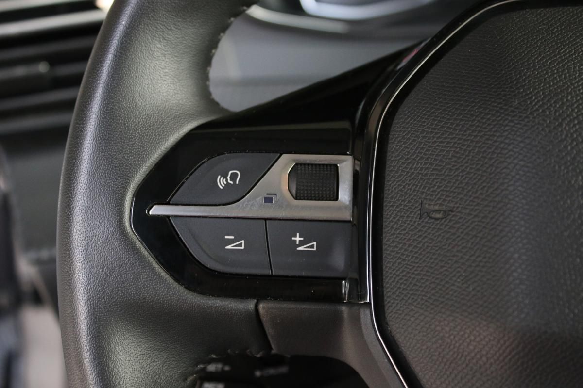 peugeot-208-2023-gasolina-1199cc