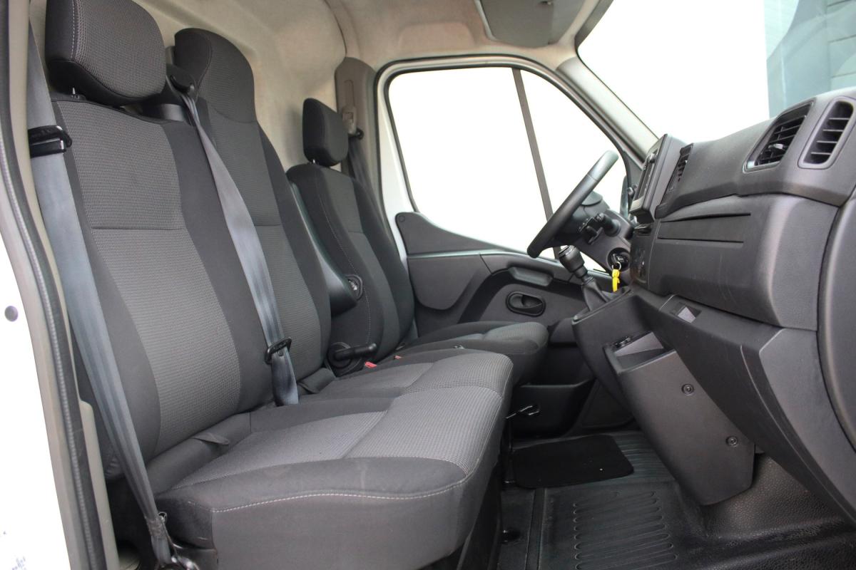 renault-master-2023-diesel-2299cc