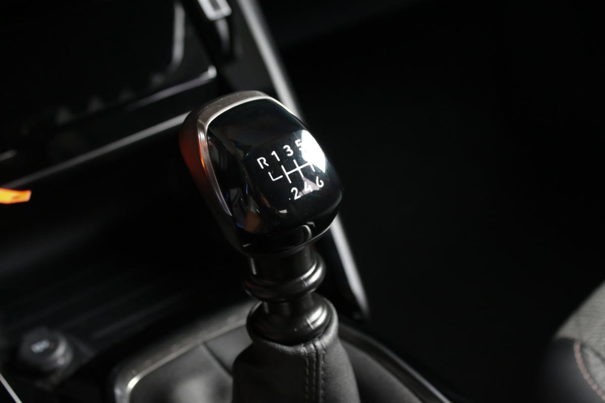 peugeot-2008-2024-gasolina-1199cc