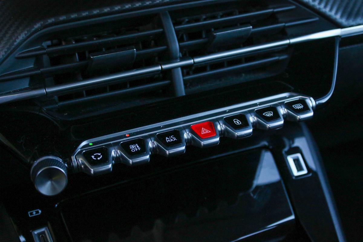 peugeot-208-2023-gasolina-1199cc